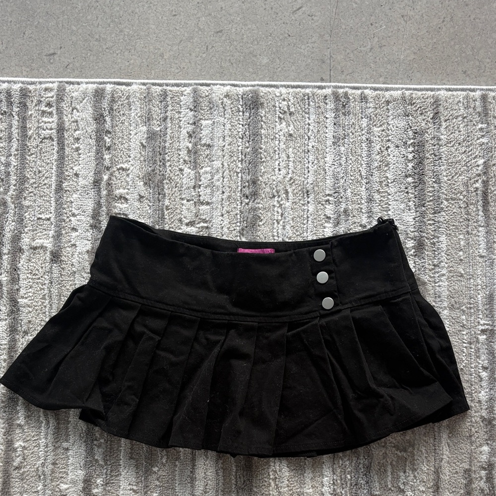 Edikted Khain Pleated Mini Skort